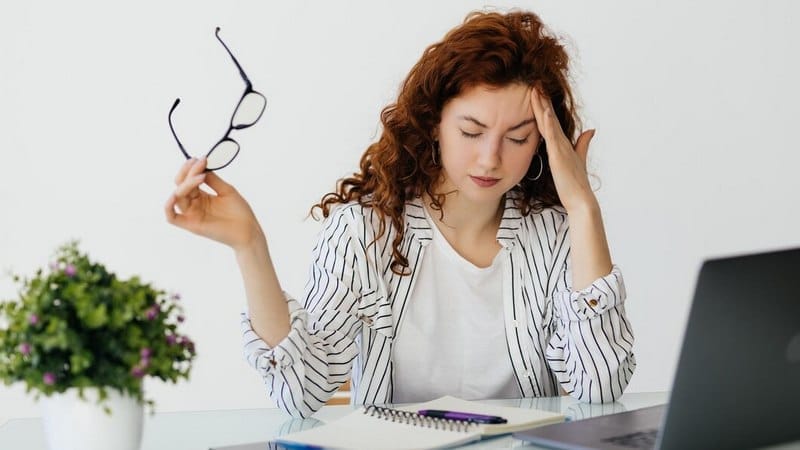 با افکار مزاحم هنگام مطالعه و درس خواندن چه کنیم؟